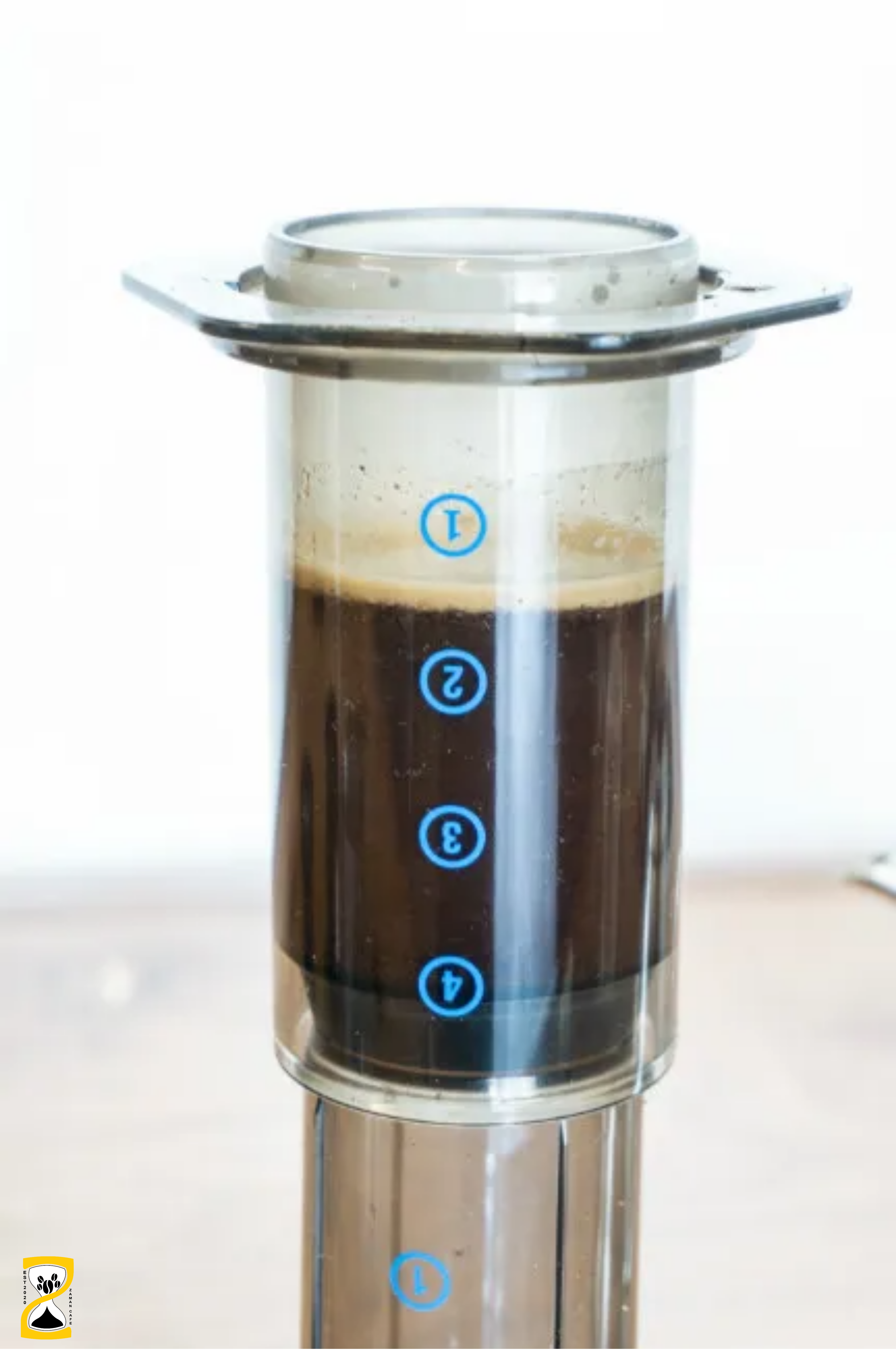 آب پر شده در قهوه AeroPress - دم کردن